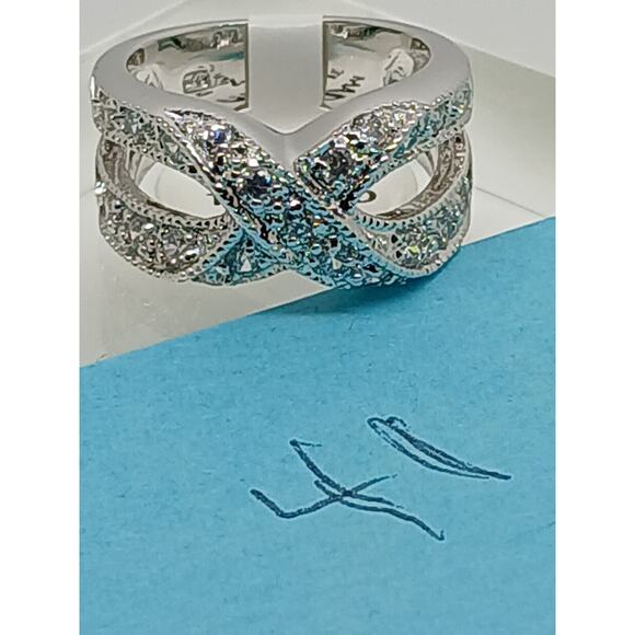 Elegant Vintage Jewelry Sterling Silver Cross-Over Simulated Diamond Ring Size 5 - Picture 12 of 12